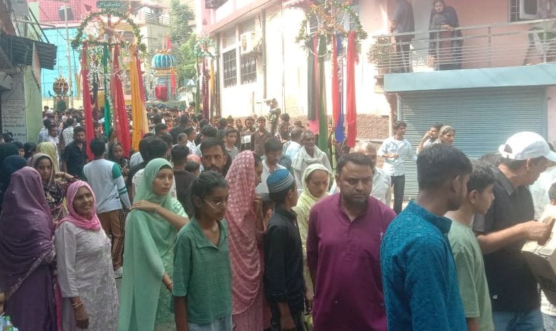 नाहन में मुहर्रम पर ताजिये निकालते मुस्लिम समुदाय के लोग। संवाद
