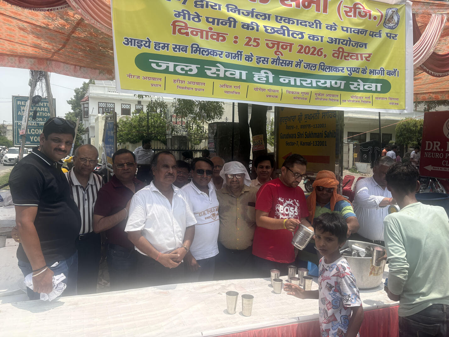 निर्जला एकादशी पर छबील लगाकर कमाया पुण्य