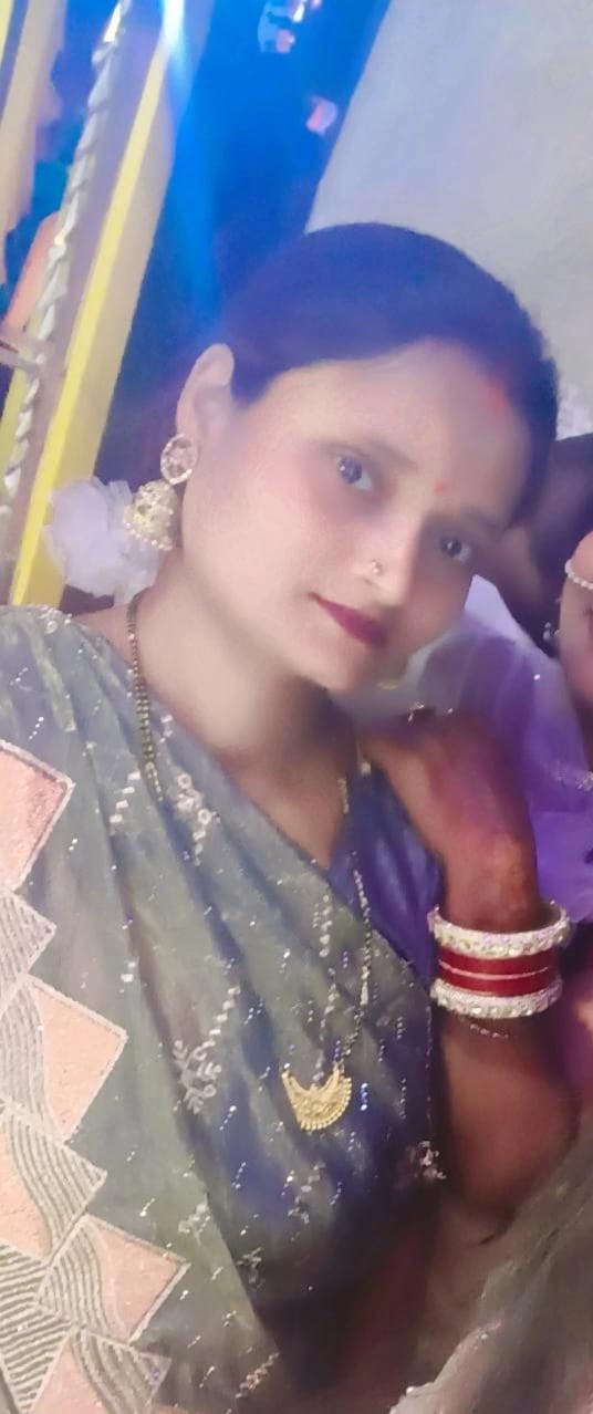 प्रसूता की मौत के बाद रोते बिलखते परिजन। संवाद
