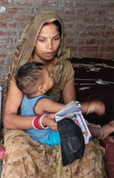 पोषाहार वितरण की खबर में फोटो- भावना मिश्रा, सहकारी कॉलोनी