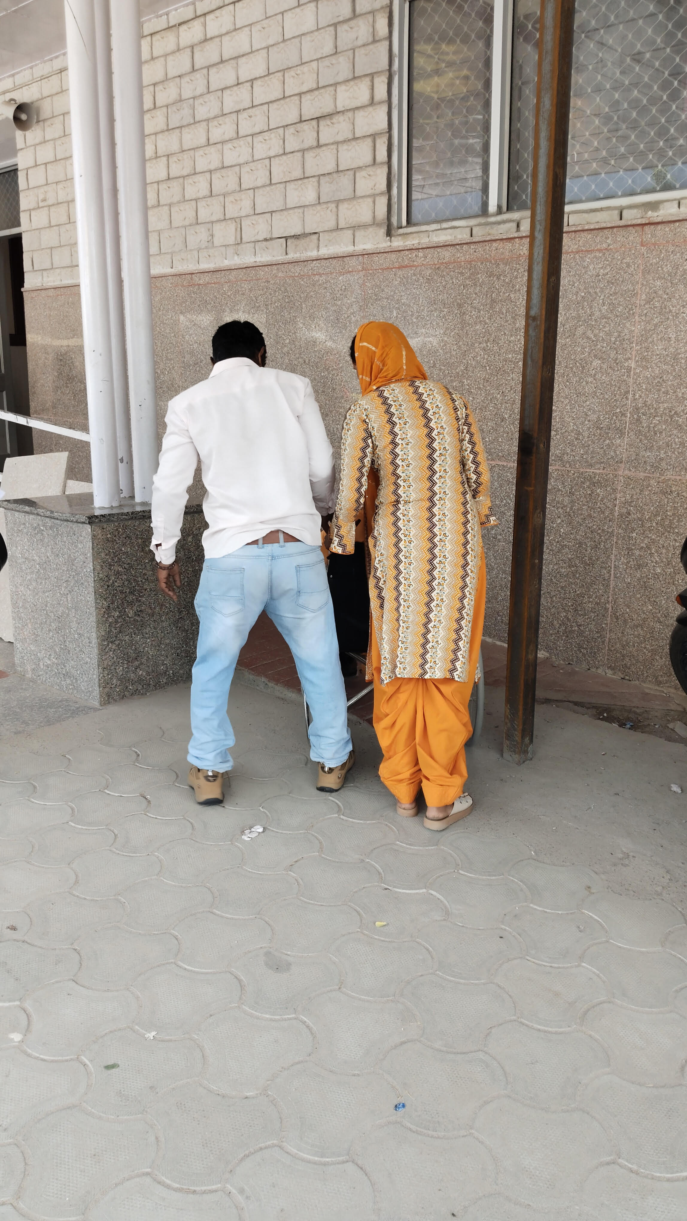 -सन्नी, स्थानीय निवासी।
