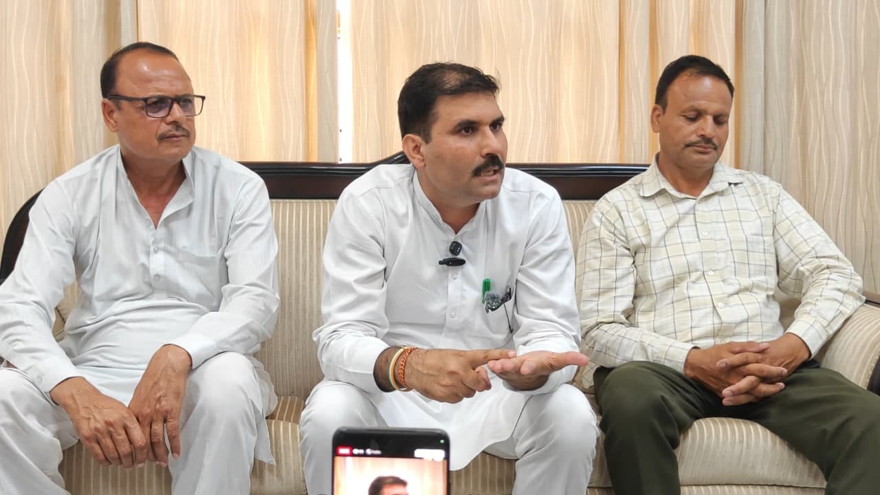 विधायक सतपाल जांबा अपनी बात रखते हुए।