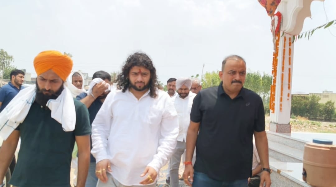 03 सफीदों। हनुमान मंदिर में स्थापित की गई भगवान हनुमान व शिव परिवार की प्रतिमा। स्रोत : आयोजक 03 सफीदों। हनुमान मंदिर में स्थापित की गई भगवान हनुमान व शिव परिवार की प्रतिमा। स्रोत : आयोजक
