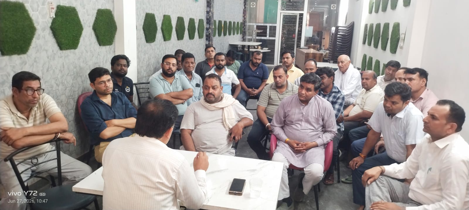 27jjrp12- गुरुग्राम रोड पर स्थित दुकान से सैंपल के लिए पहुंचे इंचार्ज डॉ. राजेश वर्मा। स्रोत : 27jjrp12- गुरुग्राम रोड पर स्थित दुकान से सैंपल के लिए पहुंचे इंचार्ज डॉ. राजेश वर्मा। स्रोत :