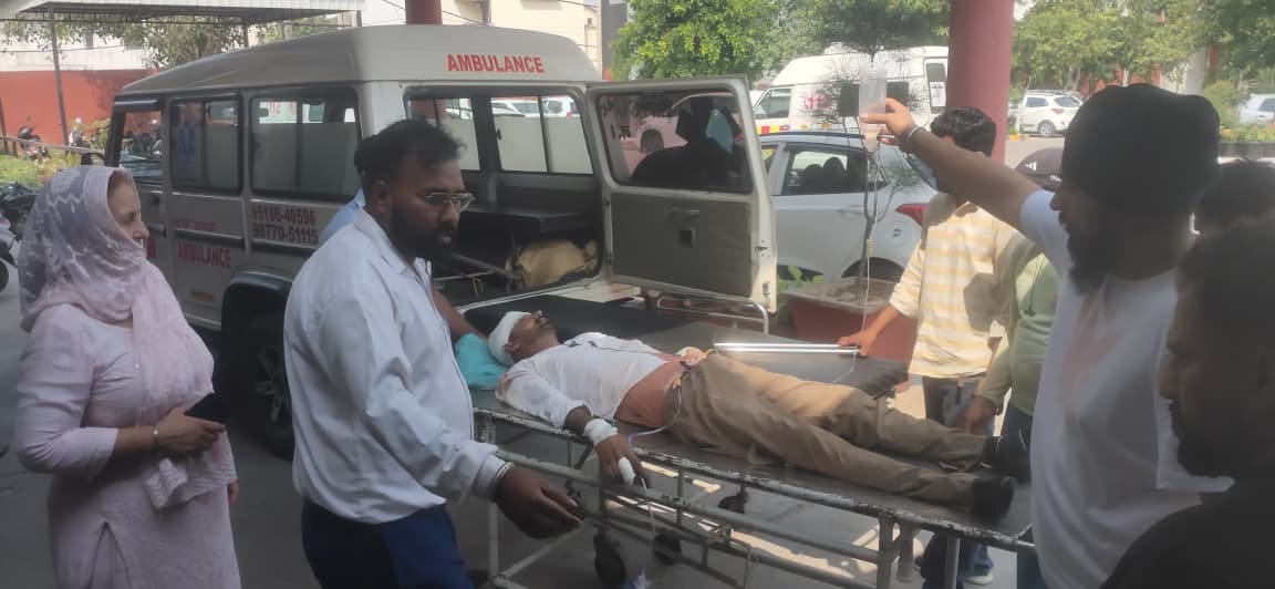 भानोखेड़ी के पास हादसे में क्षतिग्रस्त स्कूल की बस: सोशल मीडिया भानोखेड़ी के पास हादसे में क्षतिग्रस्त स्कूल की बस: सोशल मीडिया
