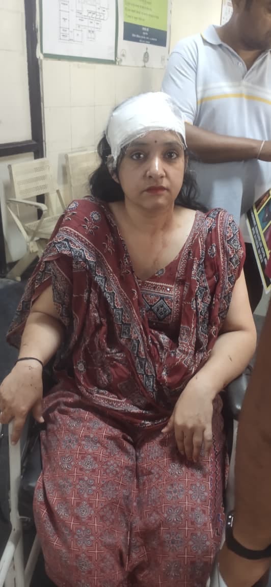 भानोखेड़ी के पास हादसे में क्षतिग्रस्त स्कूल की बस: सोशल मीडिया भानोखेड़ी के पास हादसे में क्षतिग्रस्त स्कूल की बस: सोशल मीडिया