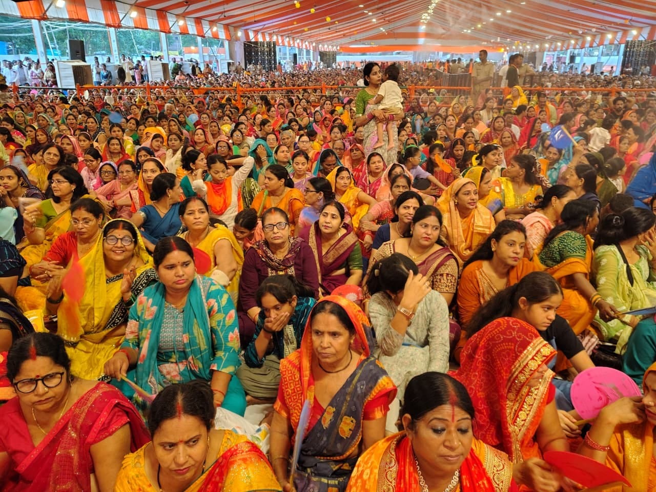 बेरुआरबारी क्षेत्र के करिहरा गांव में रामकथा के दौरान प्रवचन राजन जी महाराज।संवाद बेरुआरबारी क्षेत्र के करिहरा गांव में रामकथा के दौरान प्रवचन राजन जी महाराज।संवाद