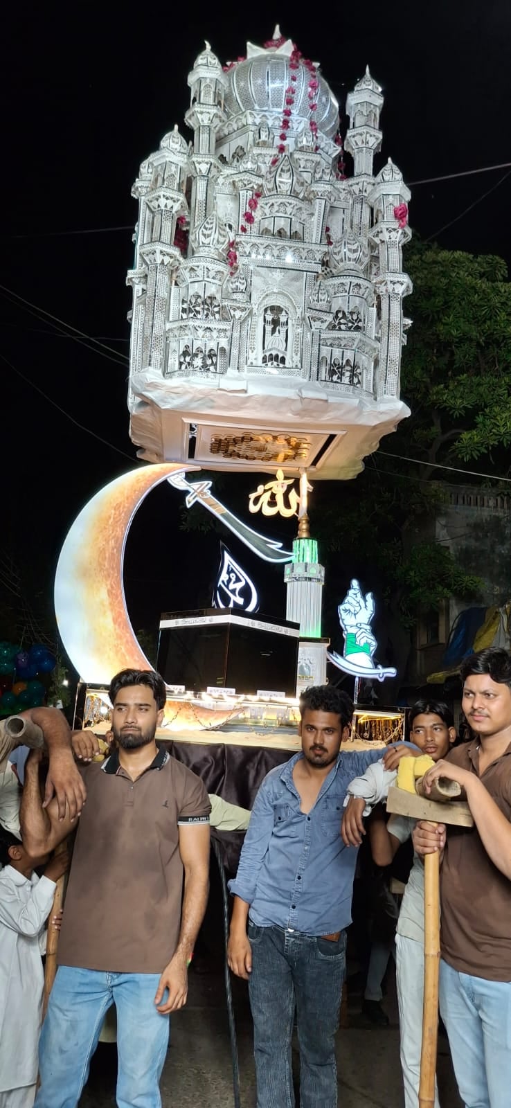 फोटो 14 भोगांव में ताजिये निकालते ताजियेदार। संवाद फोटो 14 भोगांव में ताजिये निकालते ताजियेदार। संवाद