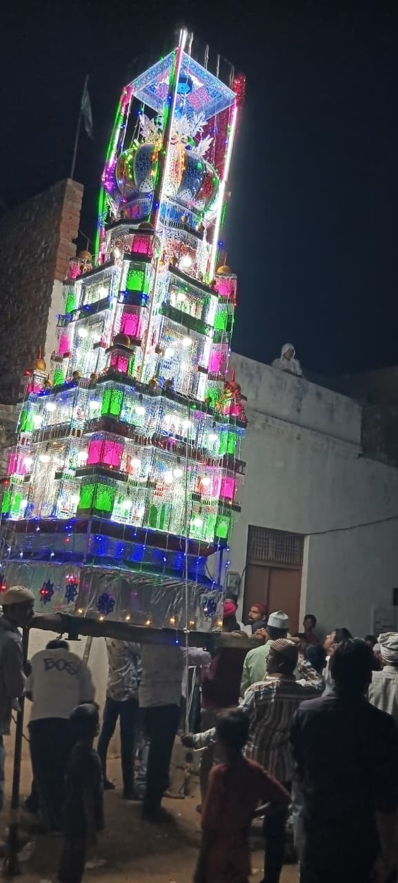 फोटो -18- शहर में निकलता ताजियों का जुलूस। संवाद