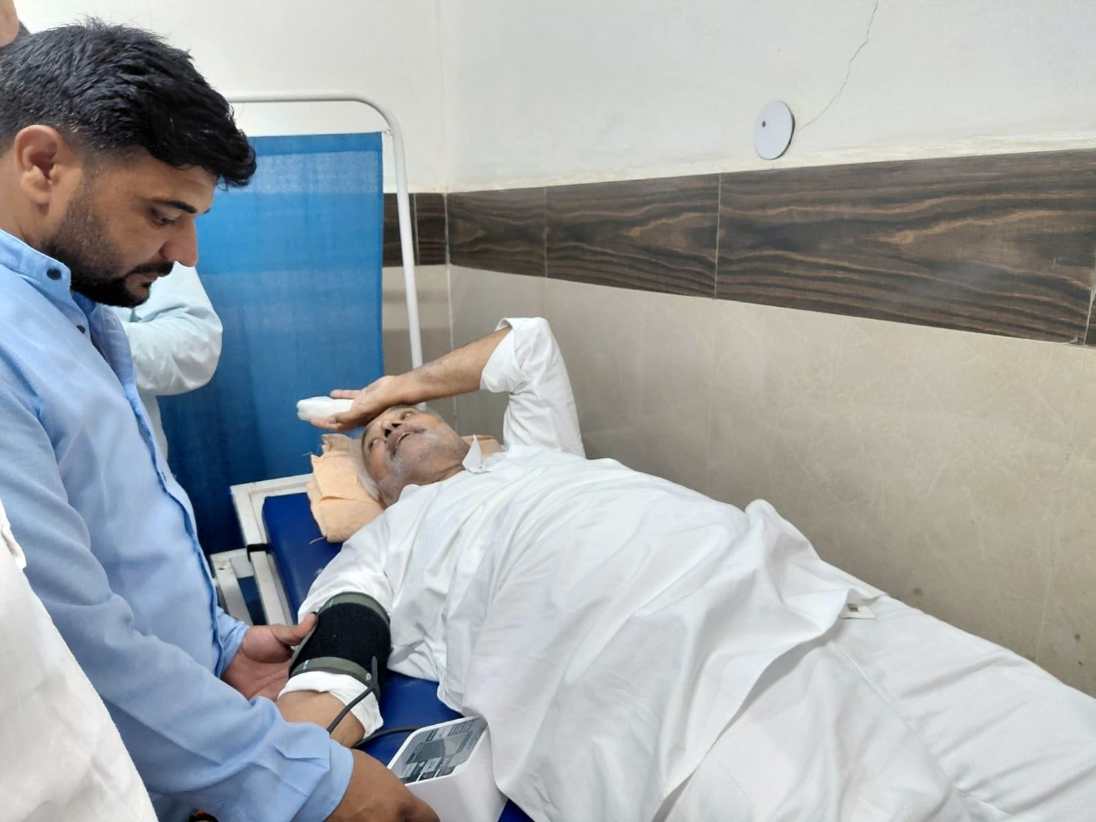फोटो 26जेएनडी17-बड़ौदा के पास दुर्घटनाग्रस्त सांसद जयप्रकाश की कार। स्रोत राहगीर फोटो 26जेएनडी17-बड़ौदा के पास दुर्घटनाग्रस्त सांसद जयप्रकाश की कार। स्रोत राहगीर