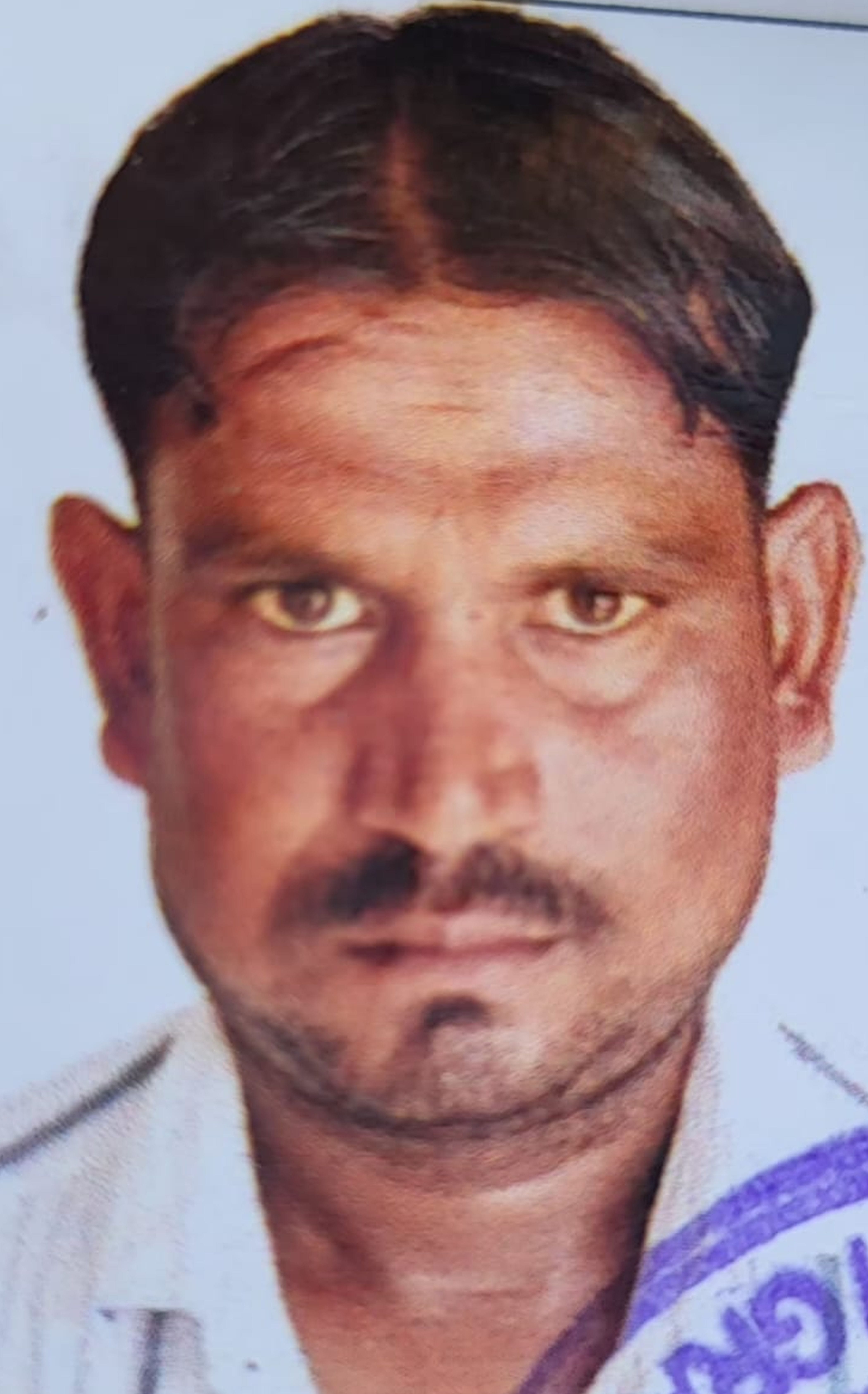 फोटो-39-पुलिस चौकी में हंगामा करते ग्रामीण। संवाद फोटो-39-पुलिस चौकी में हंगामा करते ग्रामीण। संवाद