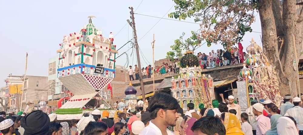 फोटो -46- अछल्दा में ताजिया निकालते मुस्लिम समुदाय के लोग। संवाद