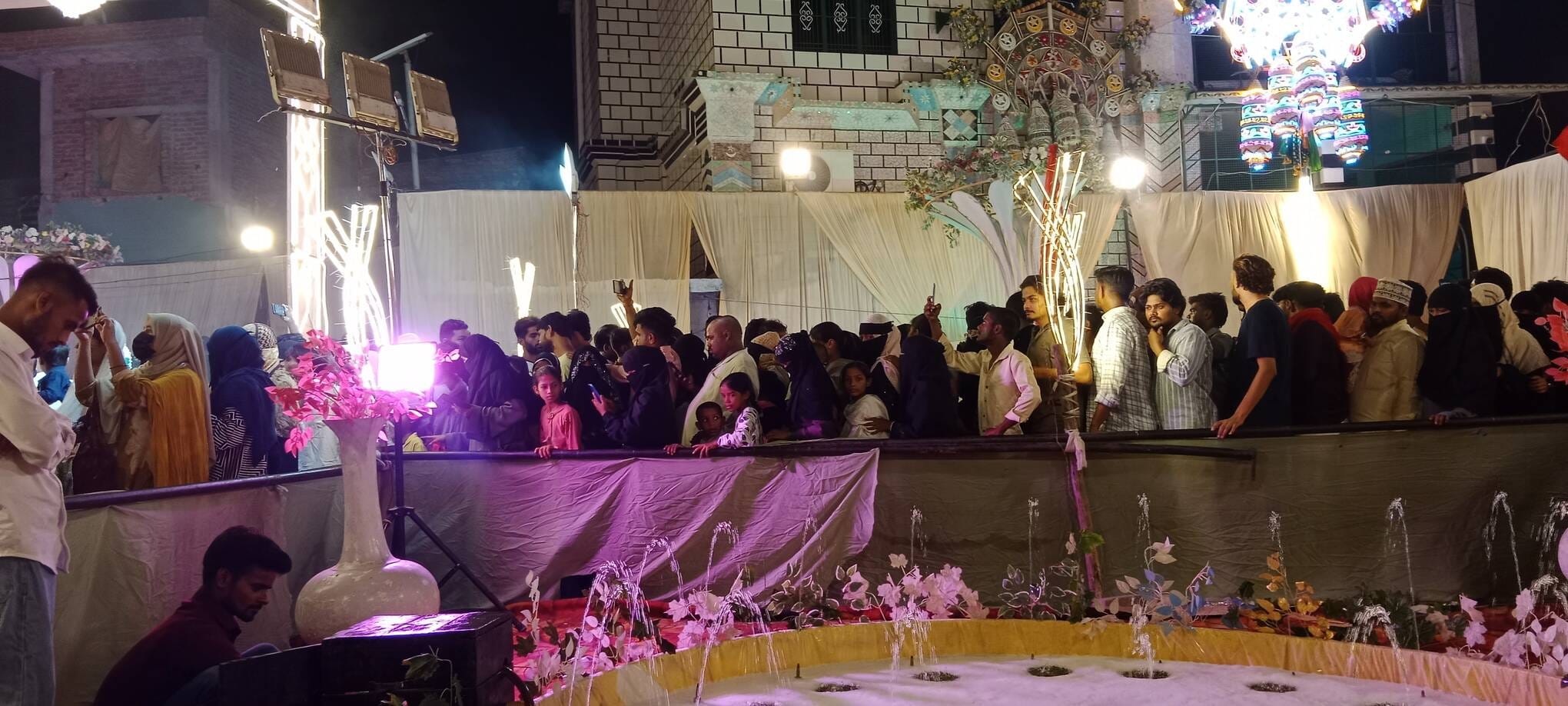 फोटो-6-नगर के बलुहा मोहल्ले में रखा गया काबा मदीने का रौजा।-संवाद