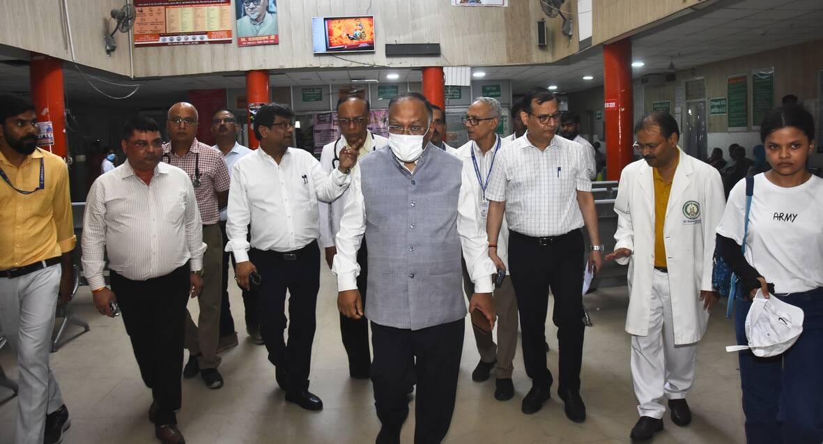 लोकबंधु अस्पताल परिसर में संचालित वन स्टॉप सेंटर में शुक्रवार सुबह आग लग गई। लोकबंधु अस्पताल परिसर में संचालित वन स्टॉप सेंटर में शुक्रवार सुबह आग लग गई।