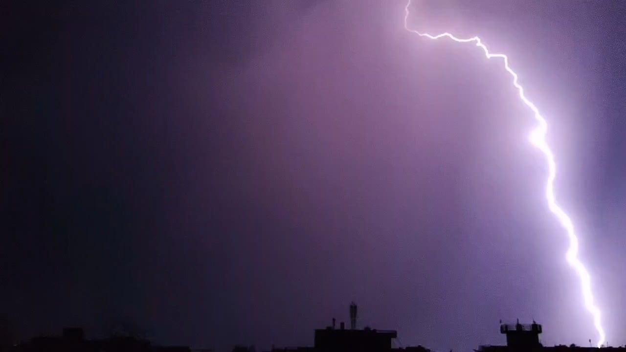 राजधानी में शनिवार रात बारिश हुई। राजधानी में शनिवार रात बारिश हुई।