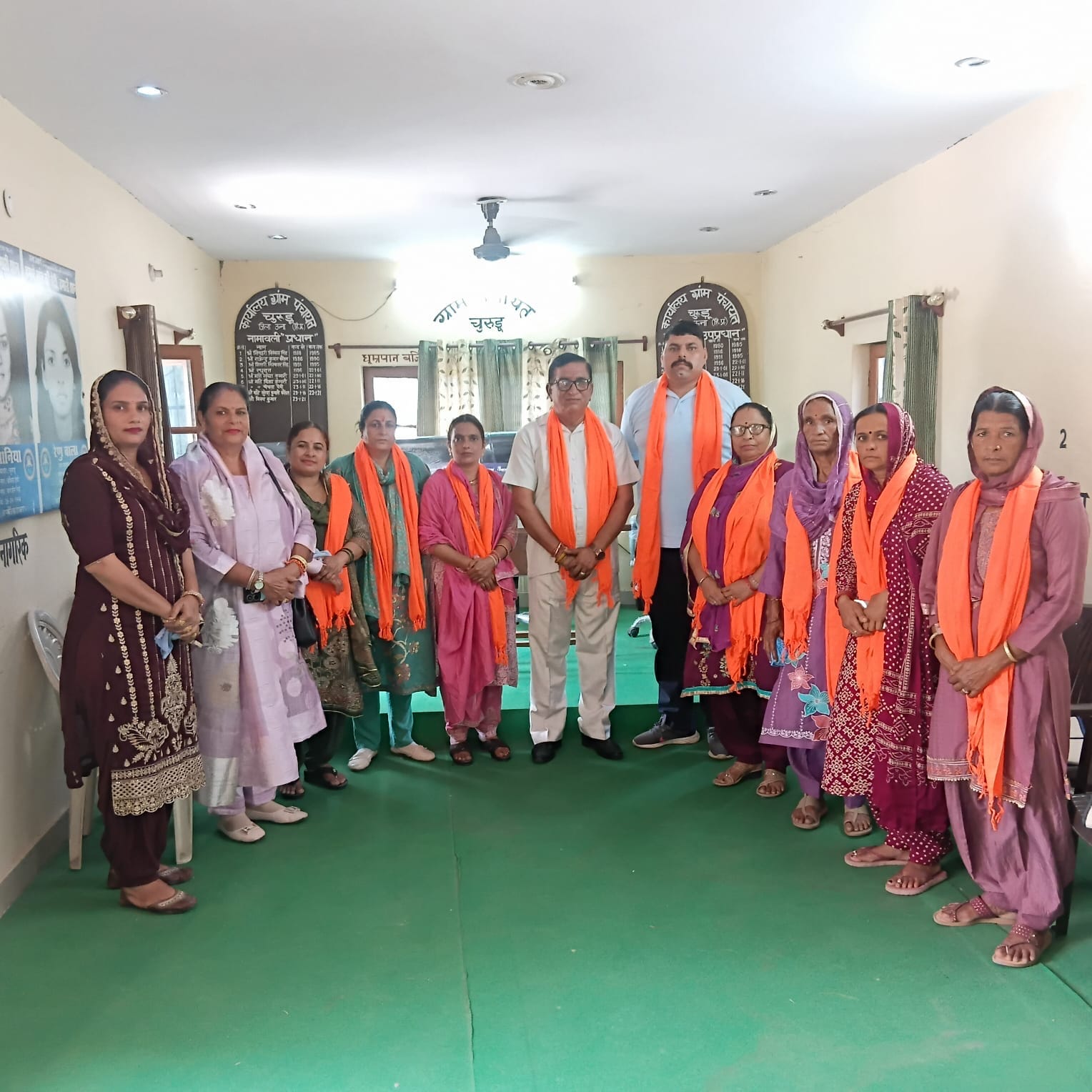 भंजाल पंचायत में शपथ ग्रहण समारोह के उपरांत नवनिर्वाचित वार्ड सदस्य सामूहिक चित्र में। संवाद
