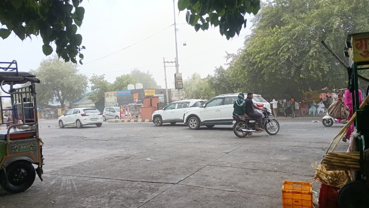 बिजली निगम में लगा शहर का मुख्य ट्रांसफार्मर। संवाद