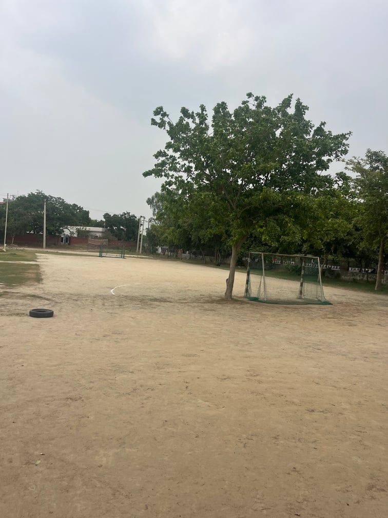 छोटू राम इंडोर स्टेडियम के बाहर गहराई में बना हैंडबॉल स्टेडियम। संवाद छोटू राम इंडोर स्टेडियम के बाहर गहराई में बना हैंडबॉल स्टेडियम। संवाद
