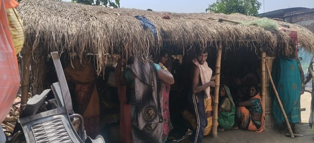 छोटेलाल की मौत के सूचना पर रोते बिलखते परिजन ।स्रोत-सोशल मीडिया