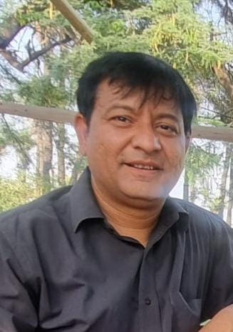 ग्रेटर नोएडा वेस्ट स्थित टाउन सेंट्रल मॉल के सामने मुख्य सड़क पर लते स्ट्रीट लाइट का खंभा हुआ ग्रेटर नोएडा वेस्ट स्थित टाउन सेंट्रल मॉल के सामने मुख्य सड़क पर लते स्ट्रीट लाइट का खंभा हुआ