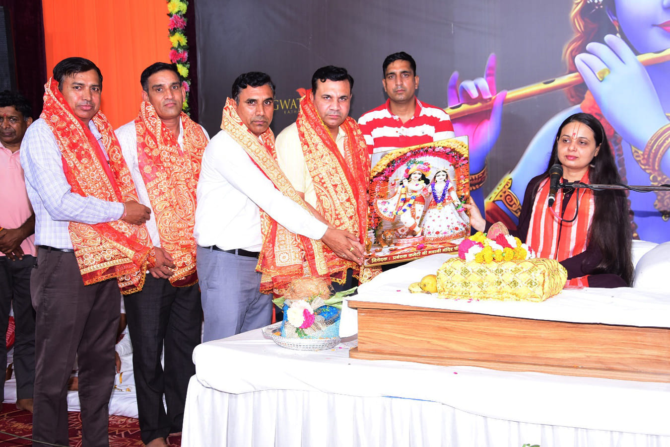 मुख्यातिथि धर्मचंद्र रंगा, बलवान रंगा व जोगिंद्र पुनिया को सम्मानित करते हुए कथा वाचक रक्षा सरस मुख्यातिथि धर्मचंद्र रंगा, बलवान रंगा व जोगिंद्र पुनिया को सम्मानित करते हुए कथा वाचक रक्षा सरस