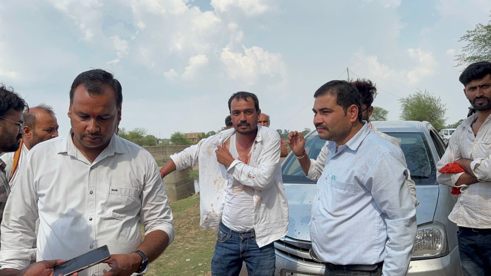 संदिग्ध मांस के साथ दो युवती गिरफ्तार 
