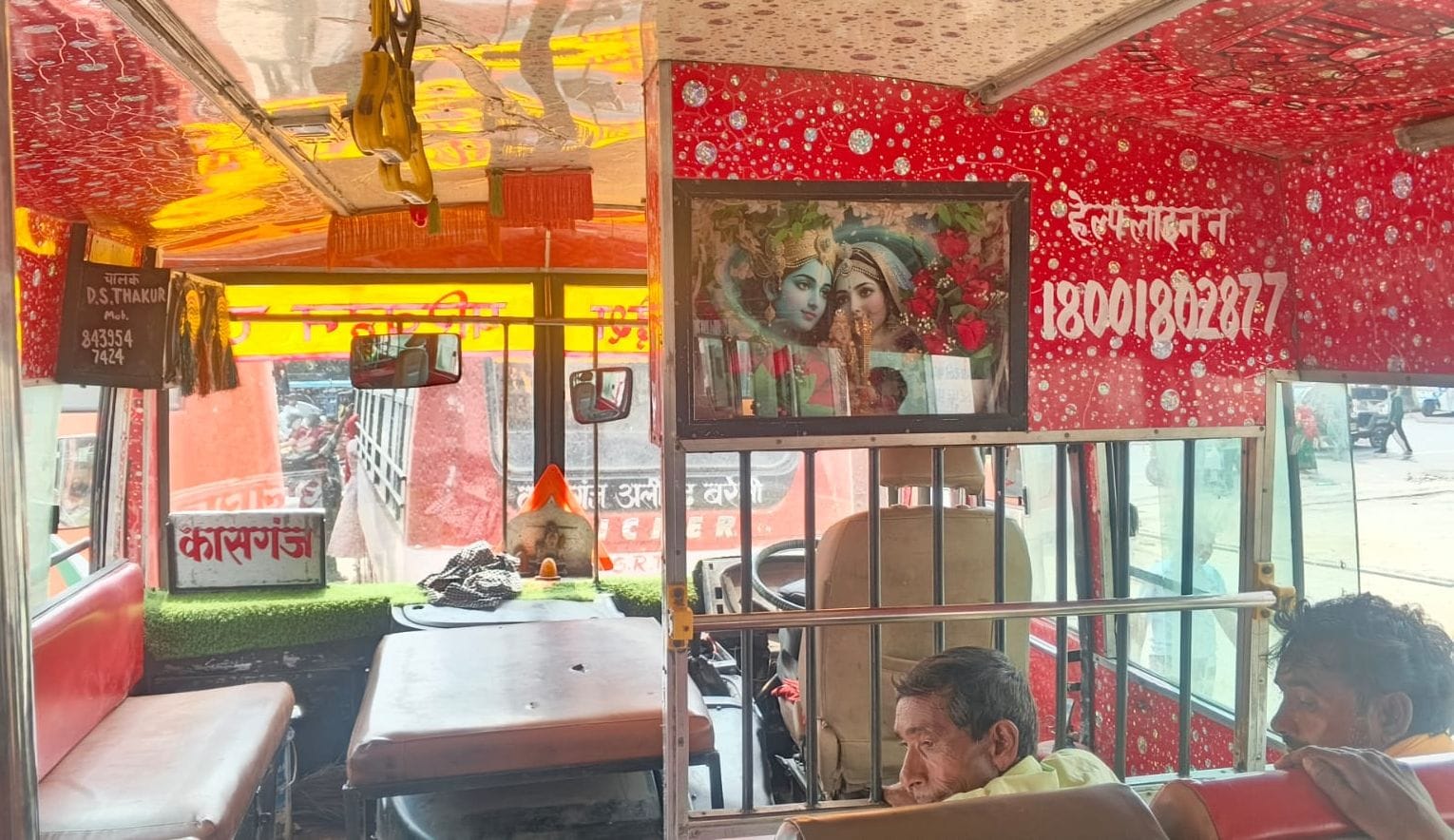 फोटो 16 - दिल्ली मार्ग पर जाने वाली रोडवेज की बस में नदारद फस्ट एड बॉक्स एवं अग्निशमन यंत्र । फोटो 16 - दिल्ली मार्ग पर जाने वाली रोडवेज की बस में नदारद फस्ट एड बॉक्स एवं अग्निशमन यंत्र ।