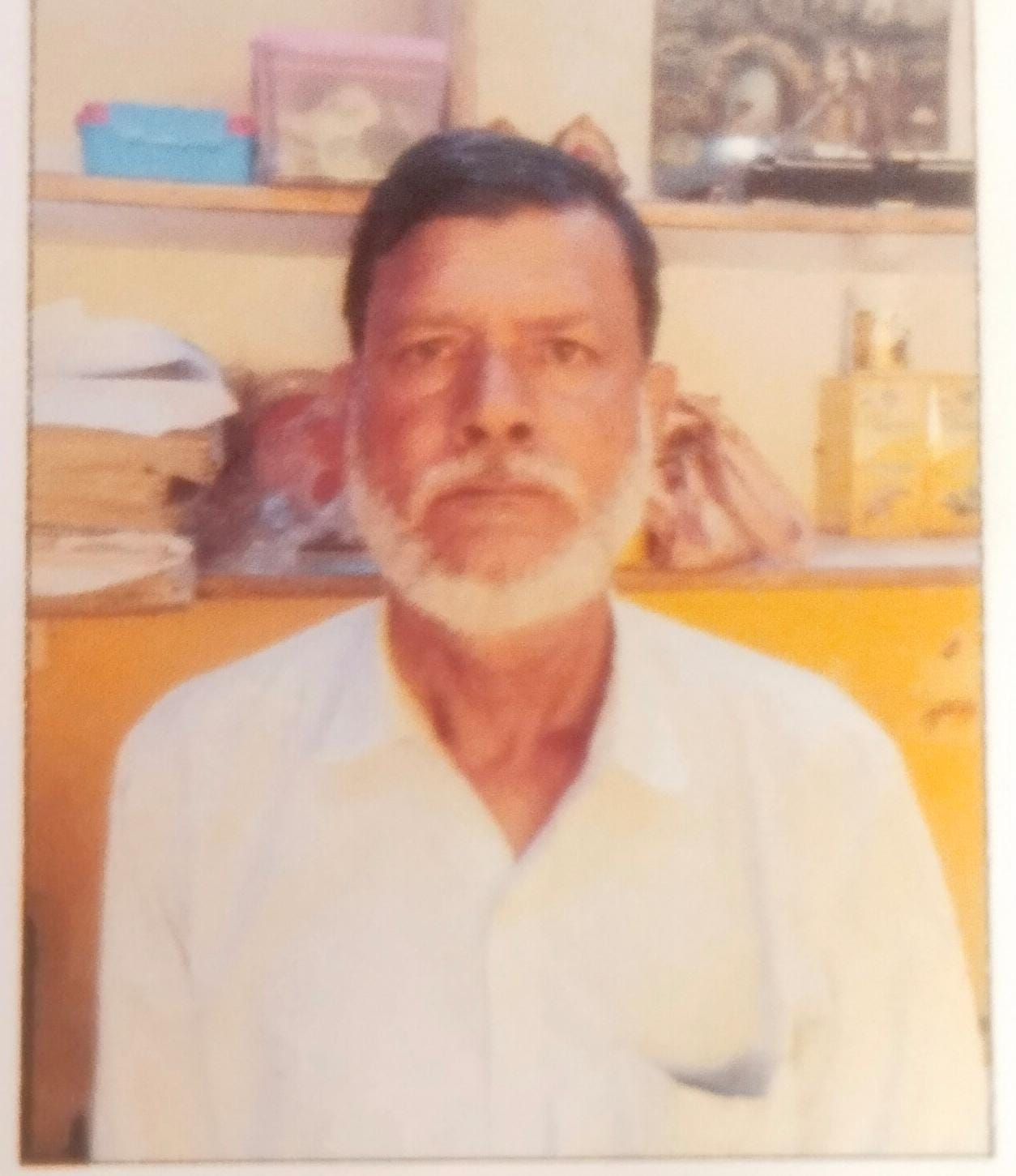 जैतीपुर के खेड़ा-बझेड़ा में हुए हादसे के बाद लगी लाेगों की भीड़। संवाद