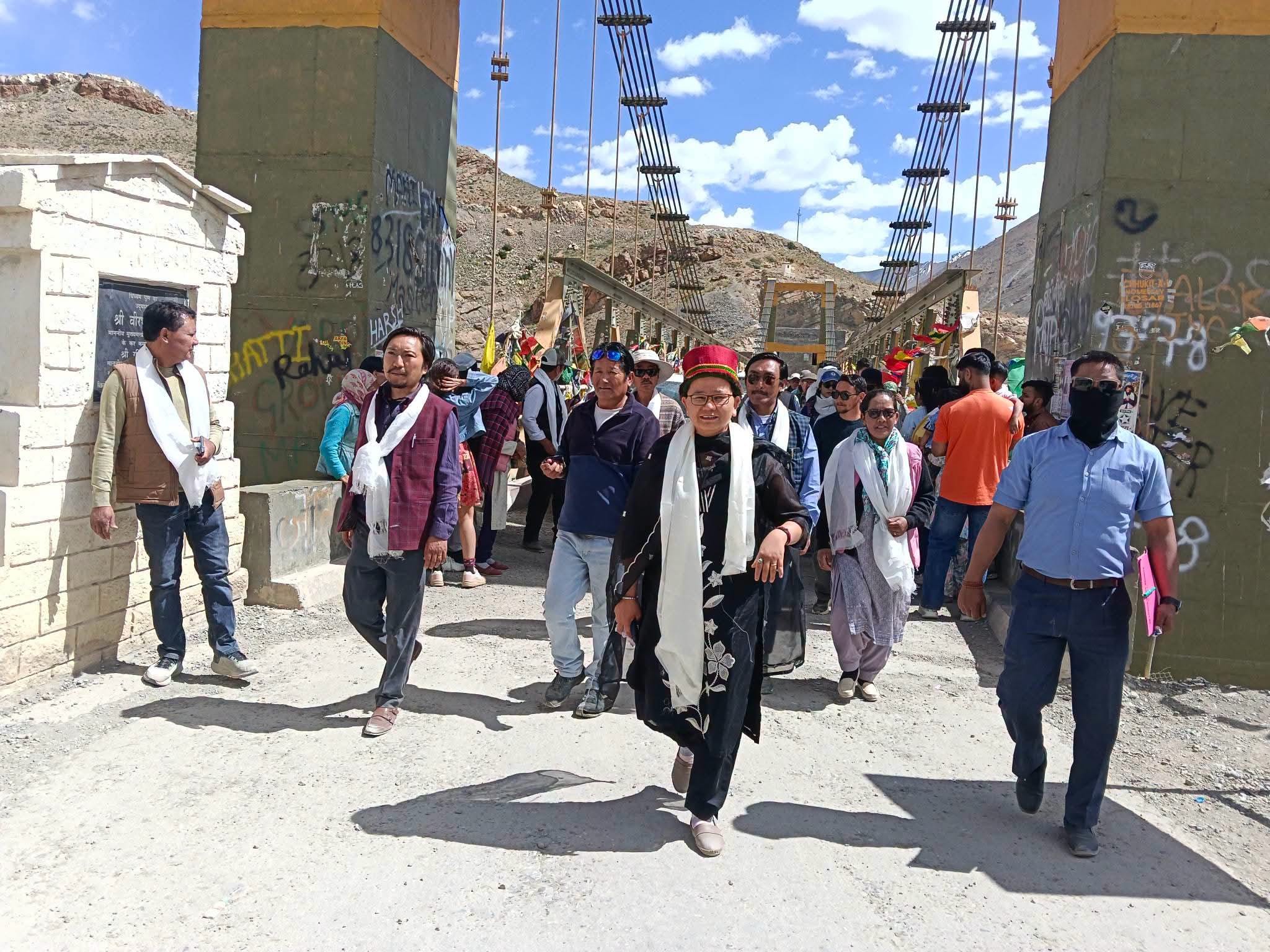 काजा में रिवर राफ्टिंग प्रशिक्षण केंद्र का शिलान्यास करतीं विधायक अनुराधा राणा। संवाद