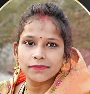 क्षेत्र के रीवां-मिर्जापुर  हाईवे पर स्थित लहुरियादह गांव के पास ट्रक से टकराई कार। स्रोत- सोशल