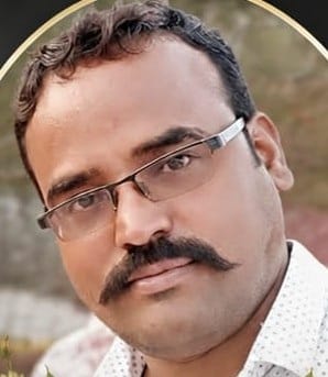 क्षेत्र के रीवां-मिर्जापुर  हाईवे पर स्थित लहुरियादह गांव के पास ट्रक से टकराई कार। स्रोत- सोशल
