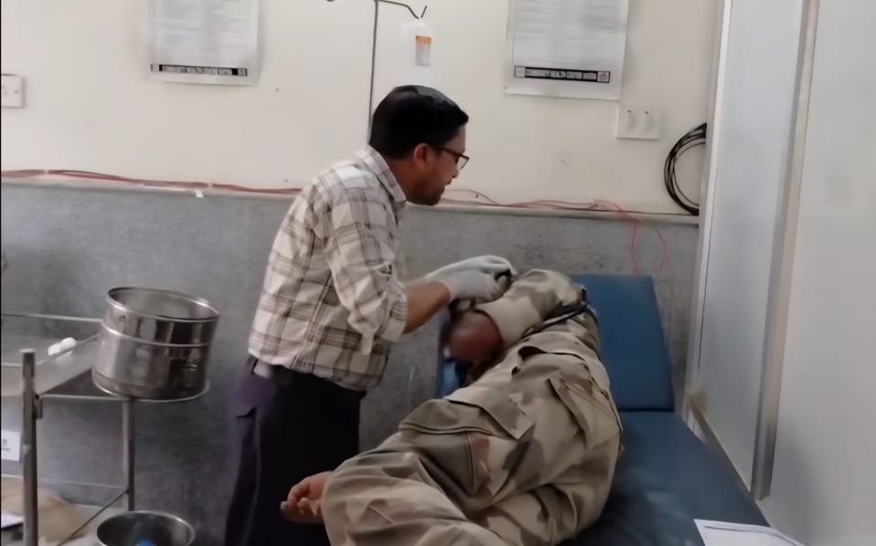 कटड़ा सड़क हादसे के बाद मिनी बस को सीदा कर साइट पर लगाया हुआ   संवाद