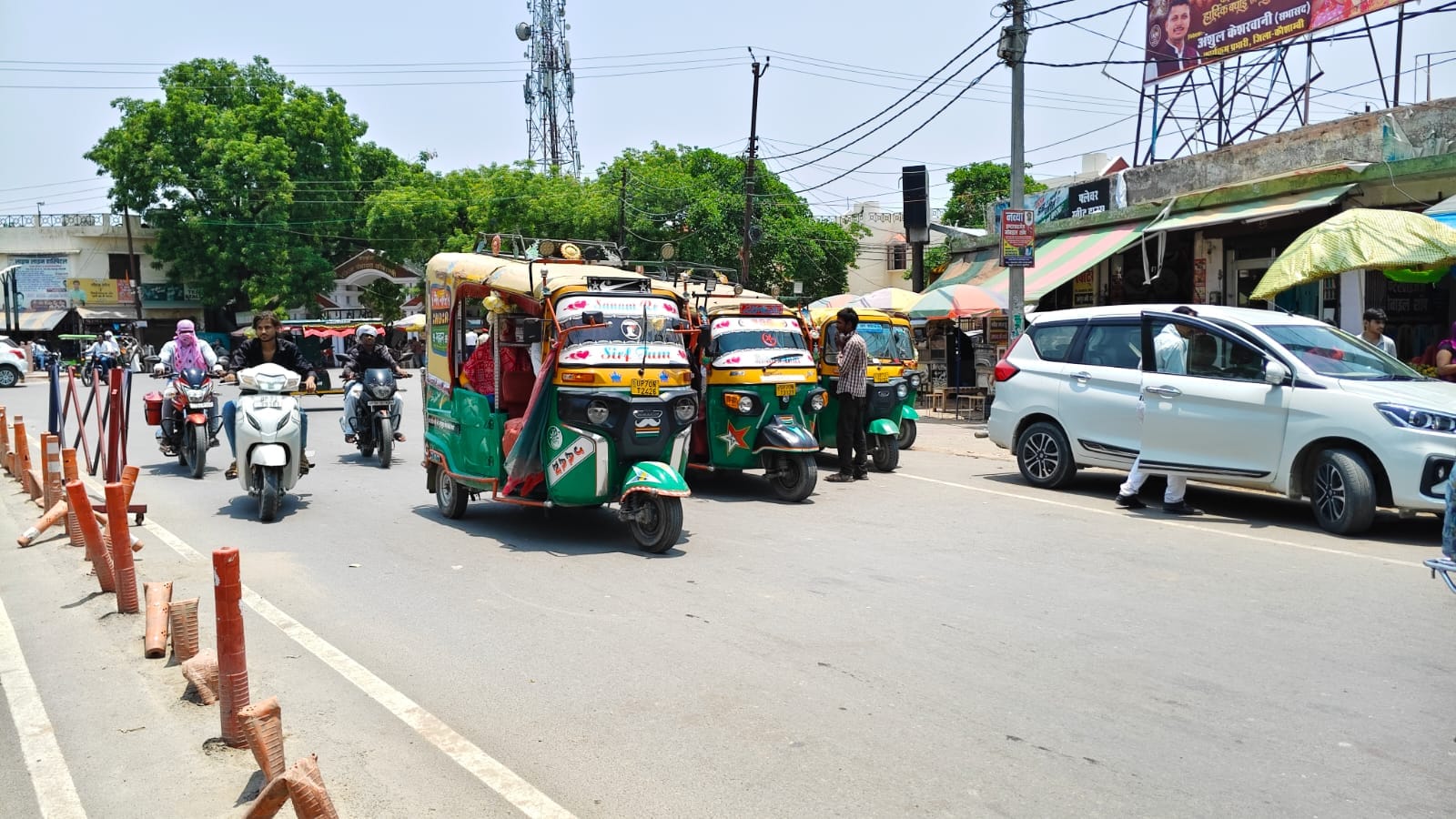 मंझनपुर में खाली पड़ा वाहन स्टैंड। संवाद
