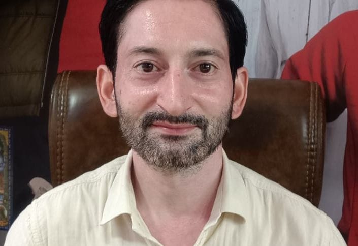 मनोहर लाल द बैग वल्ड अस्पताल रोड़ सरकाघाट।