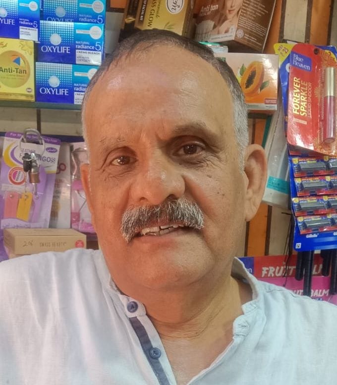 मनोहर लाल द बैग वल्ड अस्पताल रोड़ सरकाघाट।