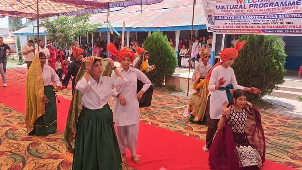 सुद्धमहादेव मेले में ढोले का आनंद लेते:स्रोत:संवाद सुद्धमहादेव मेले में ढोले का आनंद लेते:स्रोत:संवाद