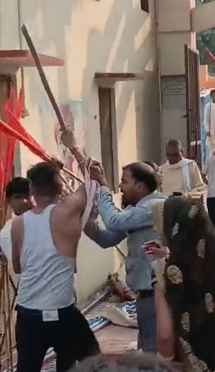 तिलहर में मारपीट में घायल युवक। स्रोत: वीडियो ग्रेब