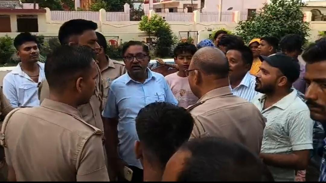 तिलहर में मारपीट में घायल युवक। स्रोत: वीडियो ग्रेब