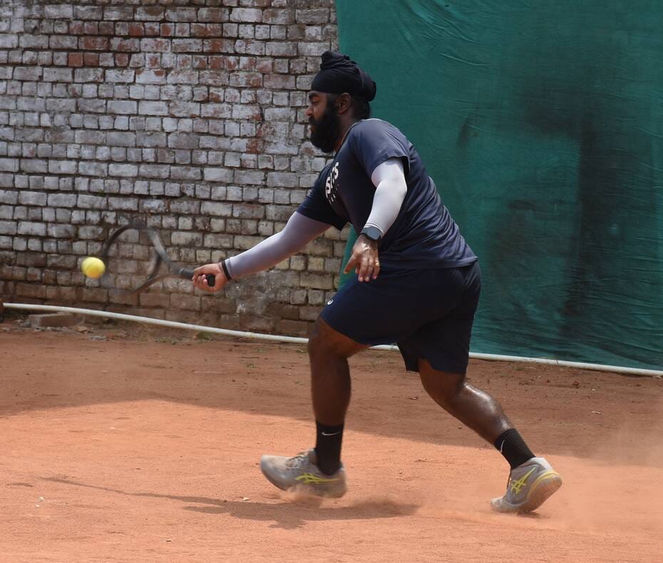 टूर्नामेंट में अर्णव के खिलाफ खेलते फतेहयाब सिंह टूर्नामेंट में अर्णव के खिलाफ खेलते फतेहयाब सिंह