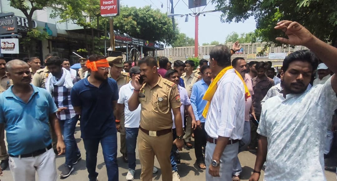 वेंडिंग जोन को लेकर प्रदर्शन करते लोग। वेंडिंग जोन को लेकर प्रदर्शन करते लोग।