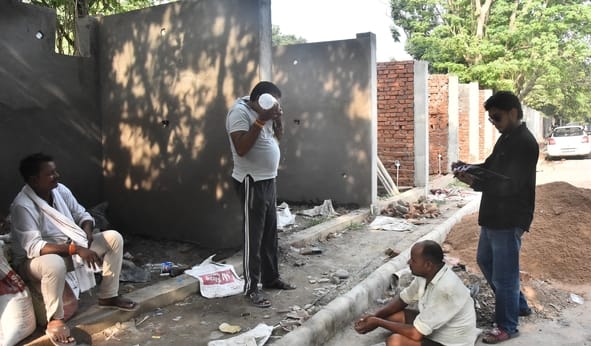 वेंडिंग जोन को लेकर प्रदर्शन करते लोग। वेंडिंग जोन को लेकर प्रदर्शन करते लोग।