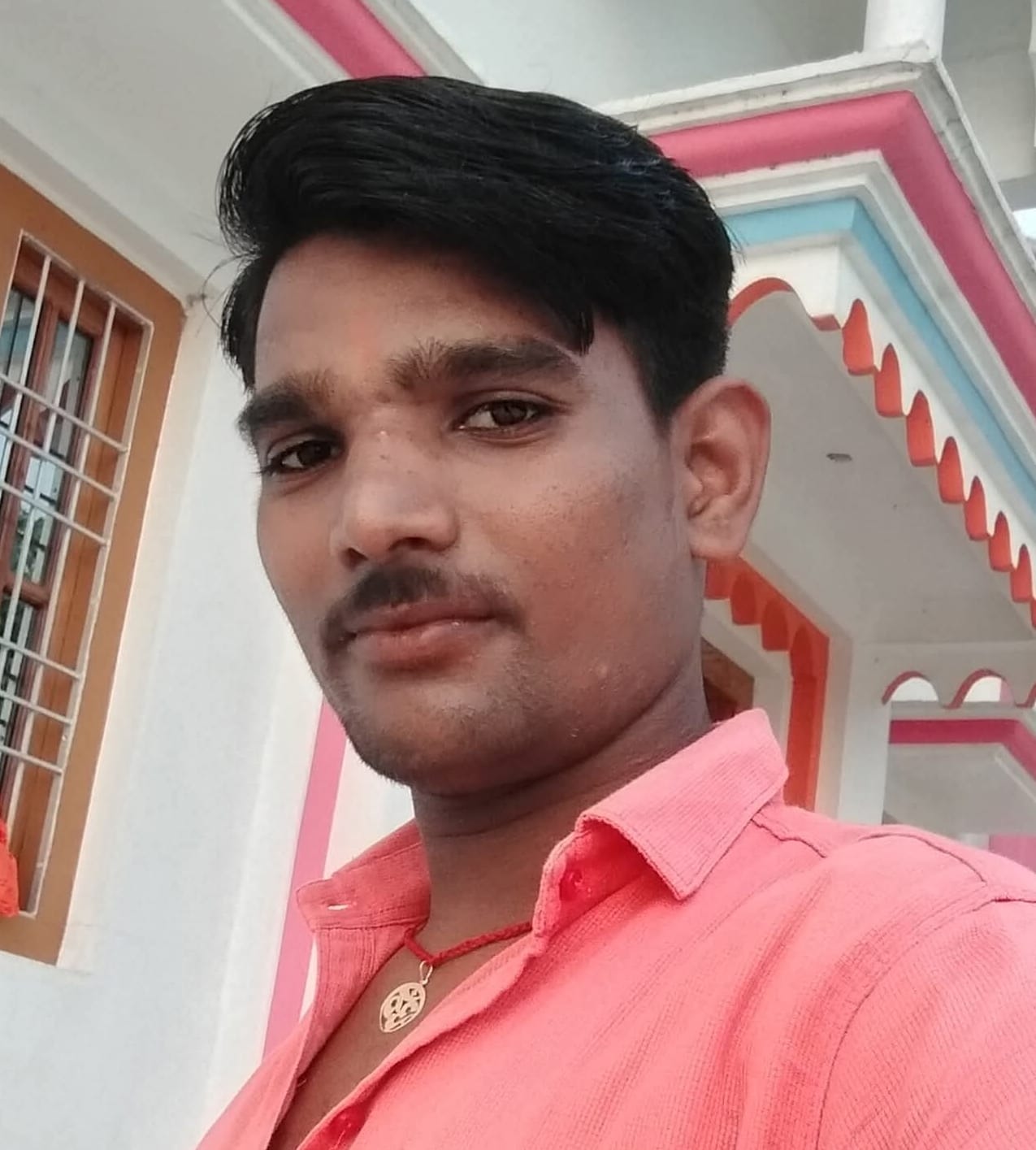 एलबीएस महाविद्यालय के सामने हादसे के बाद जुटी भीड़ व विमल की फाइल फोटो। -संवाद एलबीएस महाविद्यालय के सामने हादसे के बाद जुटी भीड़ व विमल की फाइल फोटो। -संवाद