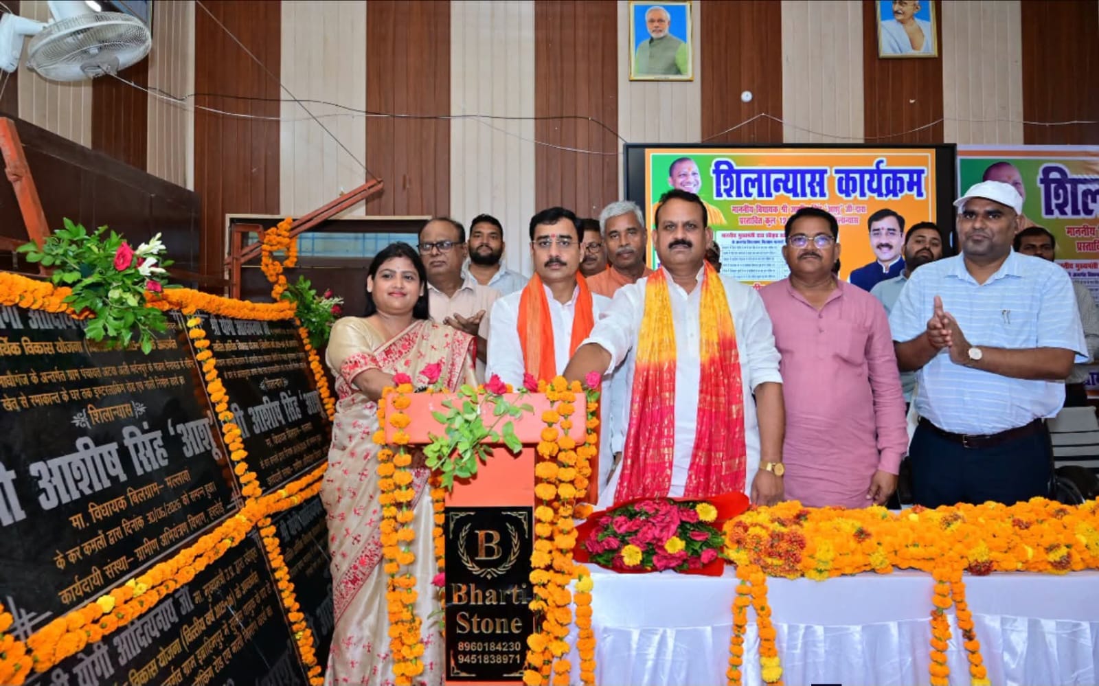 फोटो-12- मंदिर के सौंदरीकरण का भूमि पूजन करते विधायक रामपाल वर्मा। संवाद फोटो-12- मंदिर के सौंदरीकरण का भूमि पूजन करते विधायक रामपाल वर्मा। संवाद