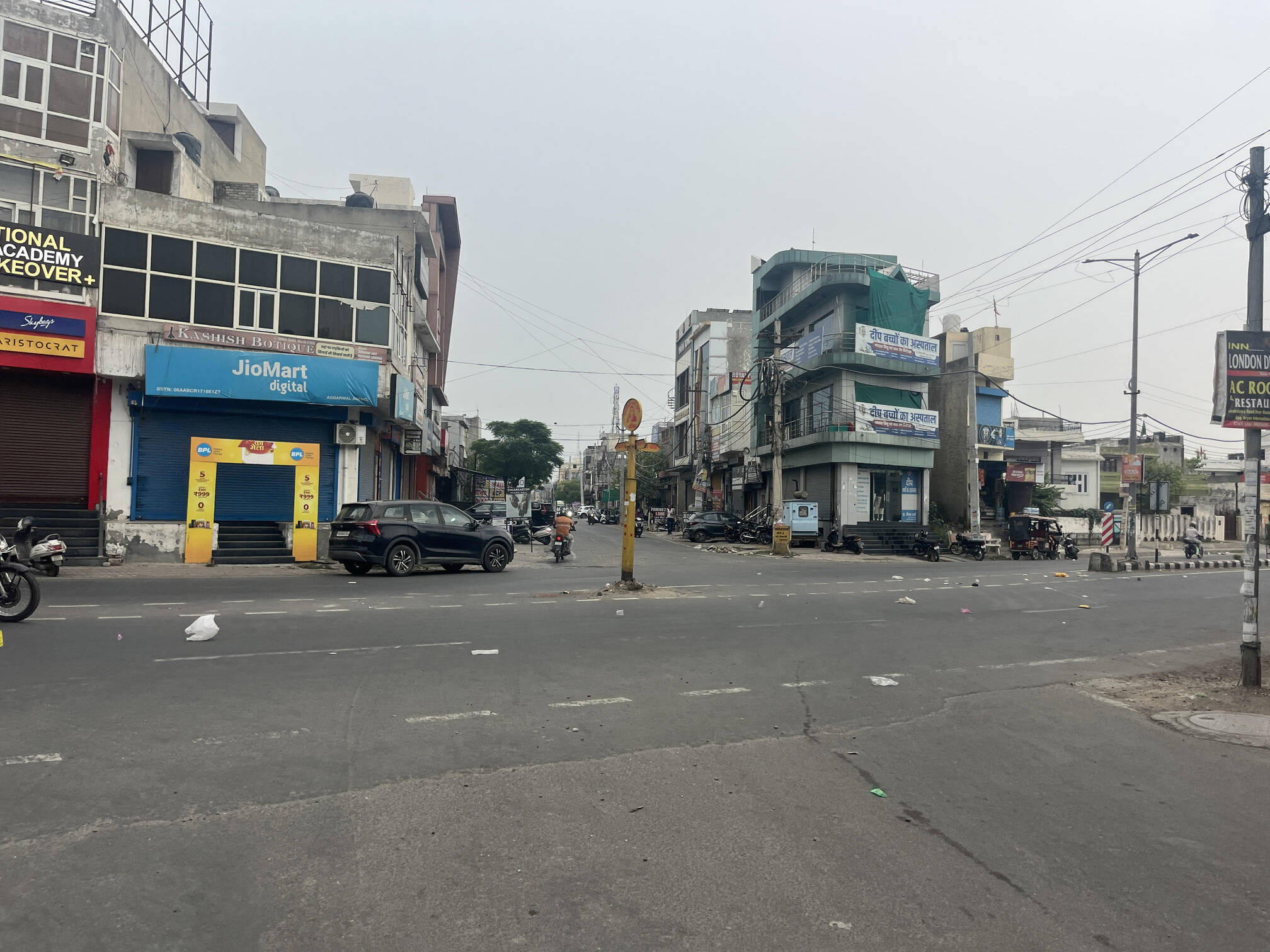 गर्मी के कारण सुनसान पड़ा ढांड रोड। संवाद
