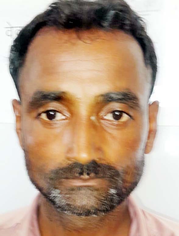 गांव अठकोना में गमगीन बैठे रामपाल के परिजन। संवाद