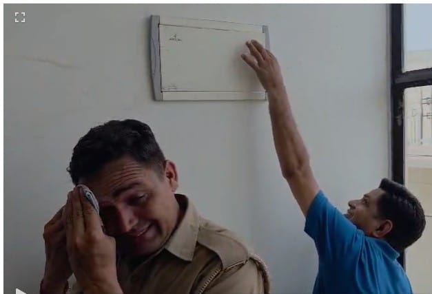 जानसठ बाईपास स्थित उर्जा निगम के मुख्य अभियंता के कार्यालय पर हंगामे के दौरान कार्यकर्ताओं को