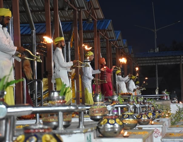 ज्येष्ठ पूर्णिमा पर गोमती महाआरती और सनातन समागम