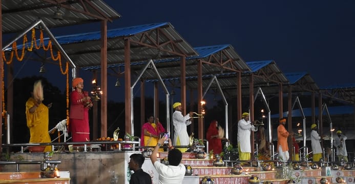 ज्येष्ठ पूर्णिमा पर गोमती महाआरती और सनातन समागम