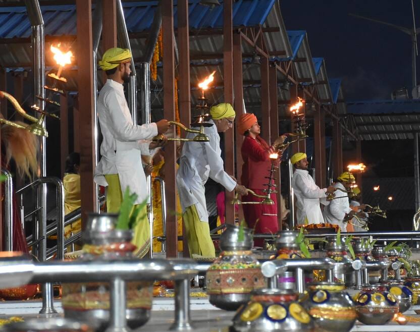 ज्येष्ठ पूर्णिमा पर गोमती महाआरती और सनातन समागम