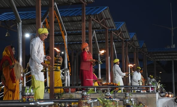 ज्येष्ठ पूर्णिमा पर गोमती महाआरती और सनातन समागम